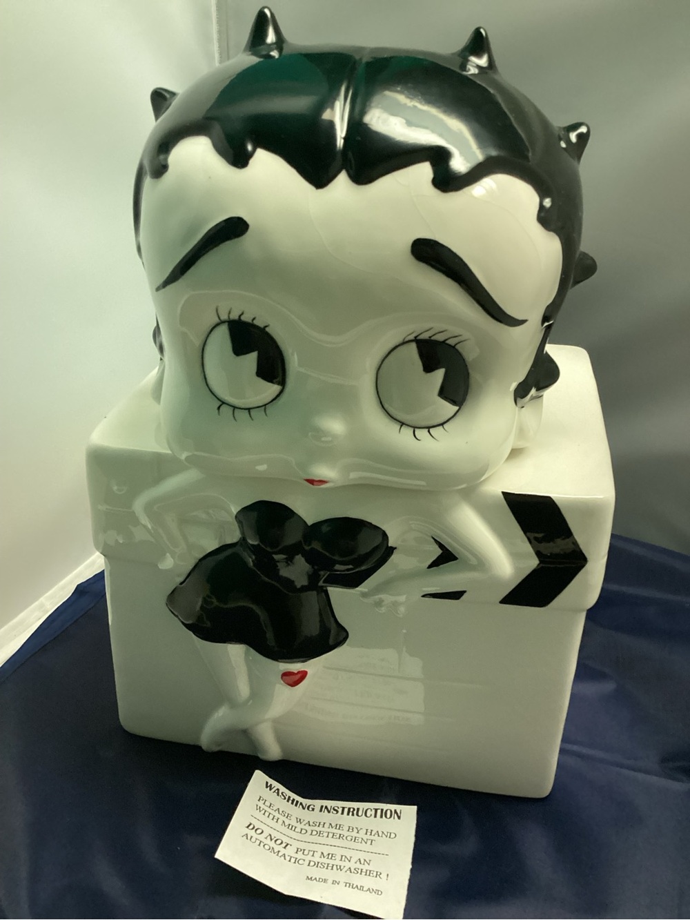 1995 Betty Boop Cookie Jar - Pink & Yellow Box (Benjamin Medwin) New